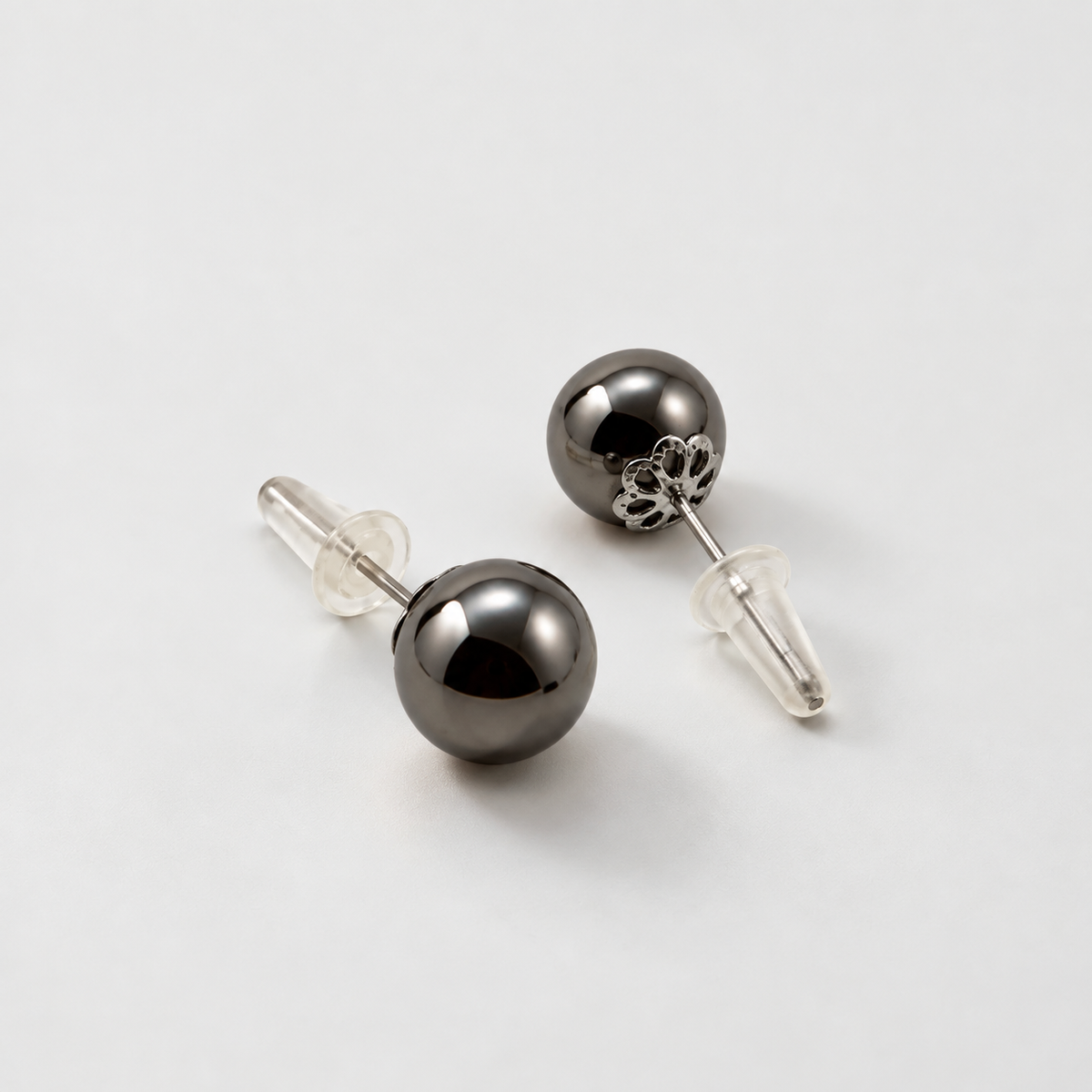 MY LOBE STUDS – BLACK SPHERE