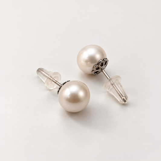 MY LOBE STUDS WHITE PEARL