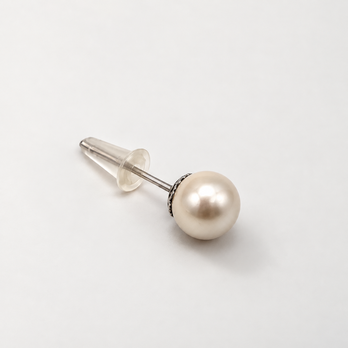MY LOBE STUDS WHITE PEARL