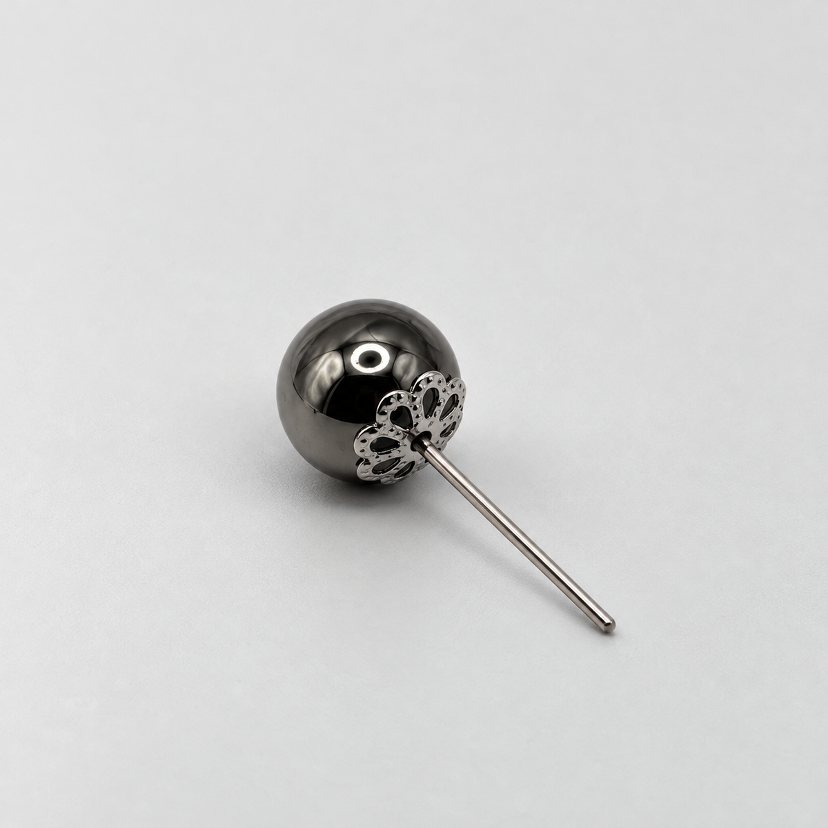 MY LOBE STUDS – BLACK SPHERE
