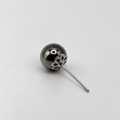 MY LOBE STUDS – BLACK SPHERE