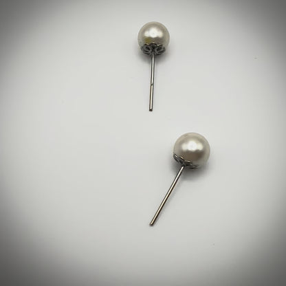 MY LOBE STUDS WHITE PEARL